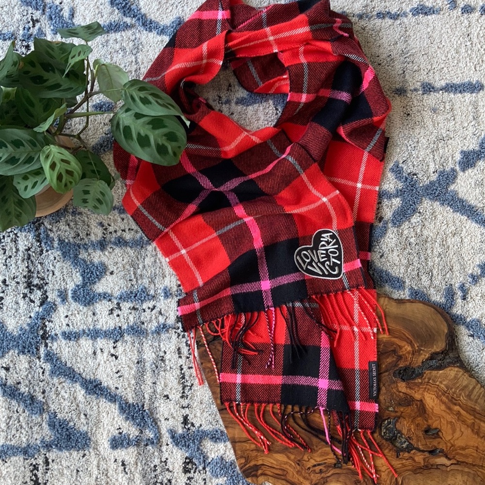 NWOT Victoria’s Secret Red, Pink plaid scarf
